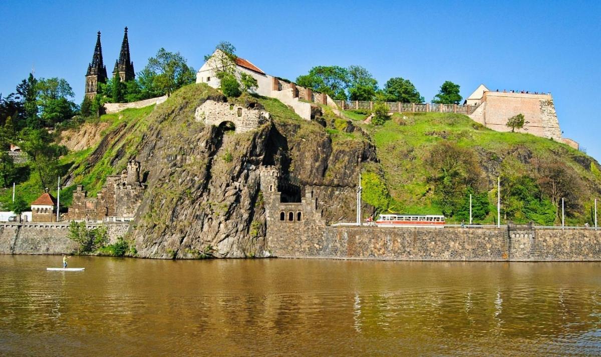 Helen Homestay Vysehrad Praga Exterior foto